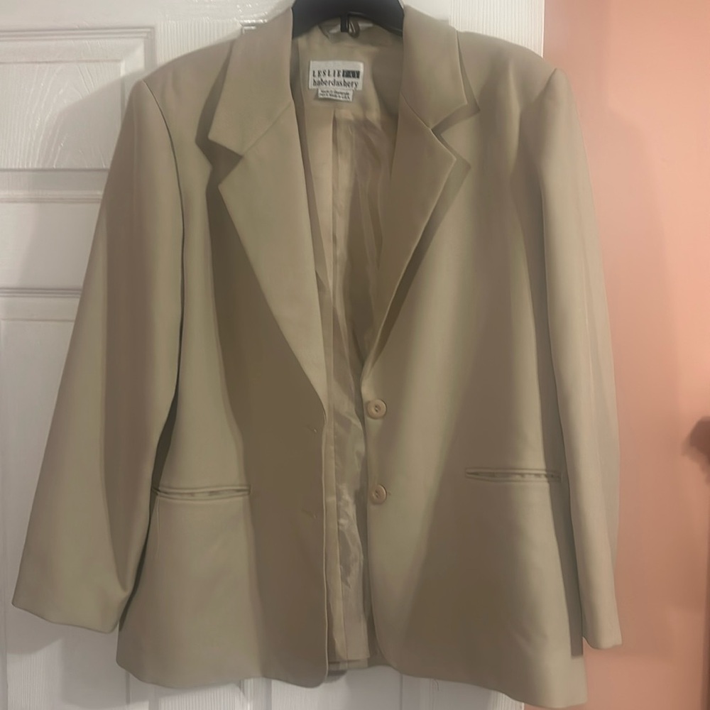 Women’s blazer/suit jacket